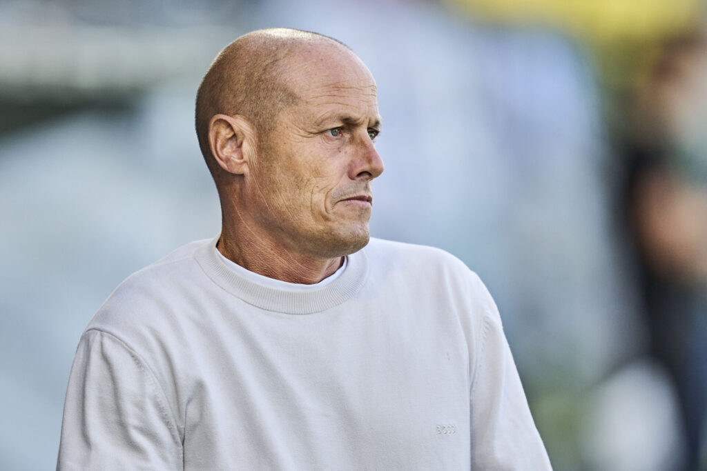 En bekymret AaB-cheftræner i Steffen Højer
