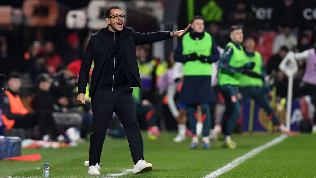 Liam Rosenior dirigerer sine spillere mod Wrexham