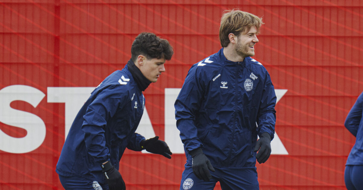 Startplads i skæbnekamp? – Vi har joket med det Christian Nørgaard, Joachim Andersen og Rasmus Nissen Kristensen under fodboldlandsholdets træning i Helsingør tirsdag den 18. marts 2025. Danmark skal spille to playoff Nations League-kampe mod Portugal.