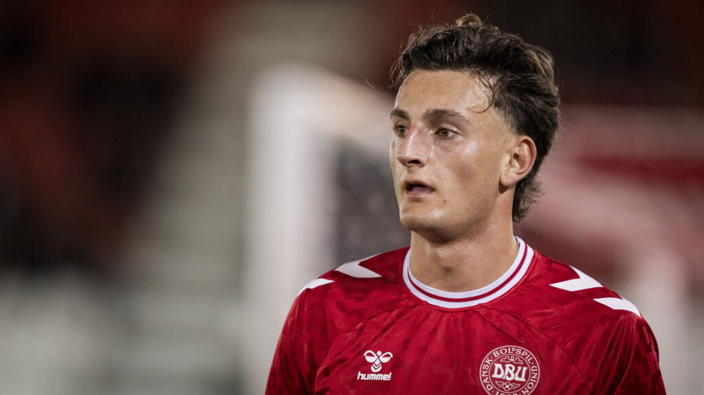 BK Häckens Silas Andersen i aktion for Danmark