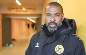 David Nielsen med AC Horsens-logo på brystet.