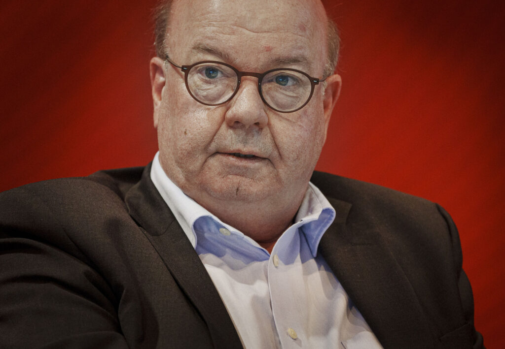 Jesper Møller i et jakkesæt