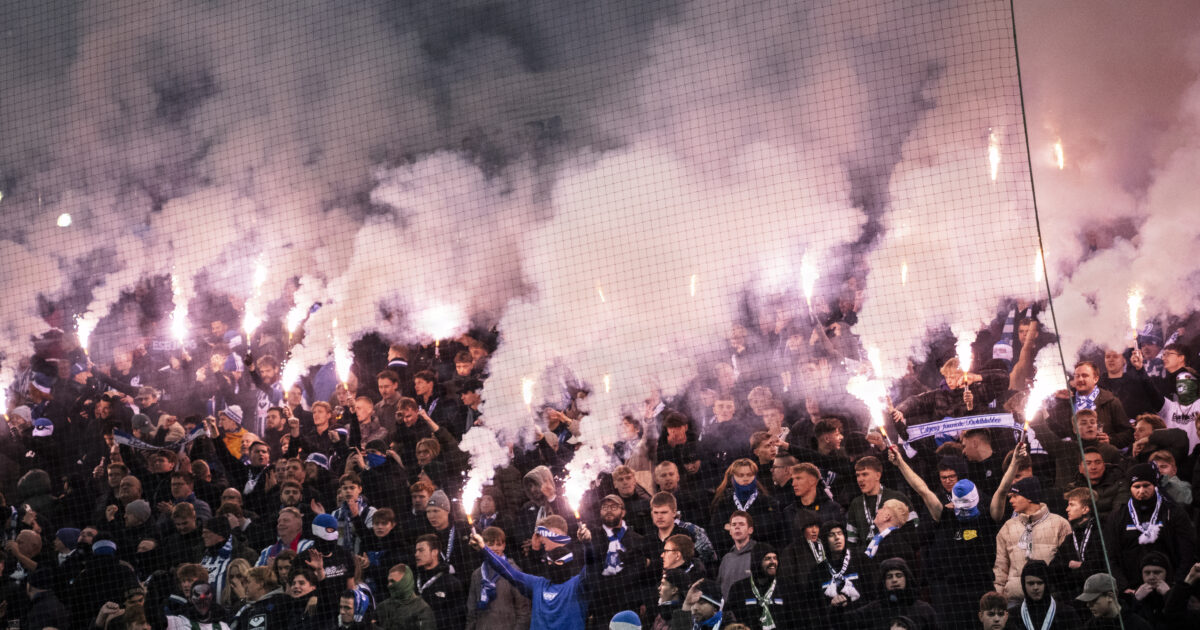Straf for ølkast og truende adfærd mod dommerne Esbjerg-fans i forbindelse med en kamp i Parken. Foto: Sebastian Elias Uth/Ritzau Scanpix