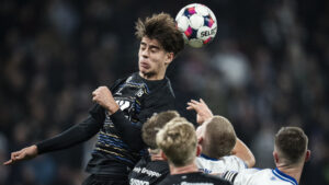 Julius Lucena header til bolden mod FCK.