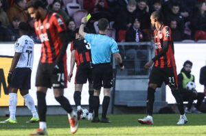 Advarsel under kampen mellem FC Midtjylland og FC Nordsjælland.
