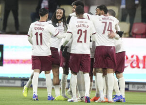 FC Midtjylland-spillerne samles i en rundkreds