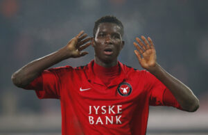 Paul Onuachu jubler efter en scoring for FC Midtjylland.