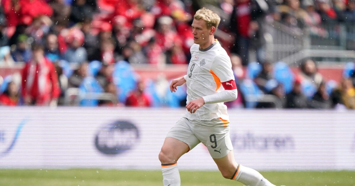 Blæst bagover af Orri Oskarsson: Man glemmer hans alder Foto: Photo by Geoff Robins 