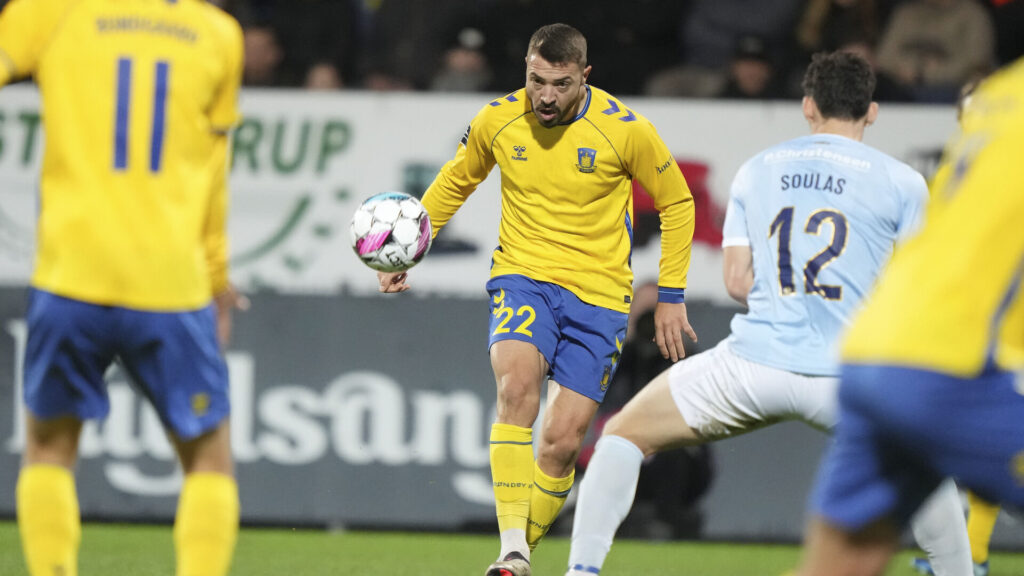 Josip Radosevic i aktion for Brøndby mod Sønderjyske.