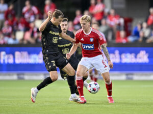 Pelle Mattsson under en kamp for Silkeborg IF.