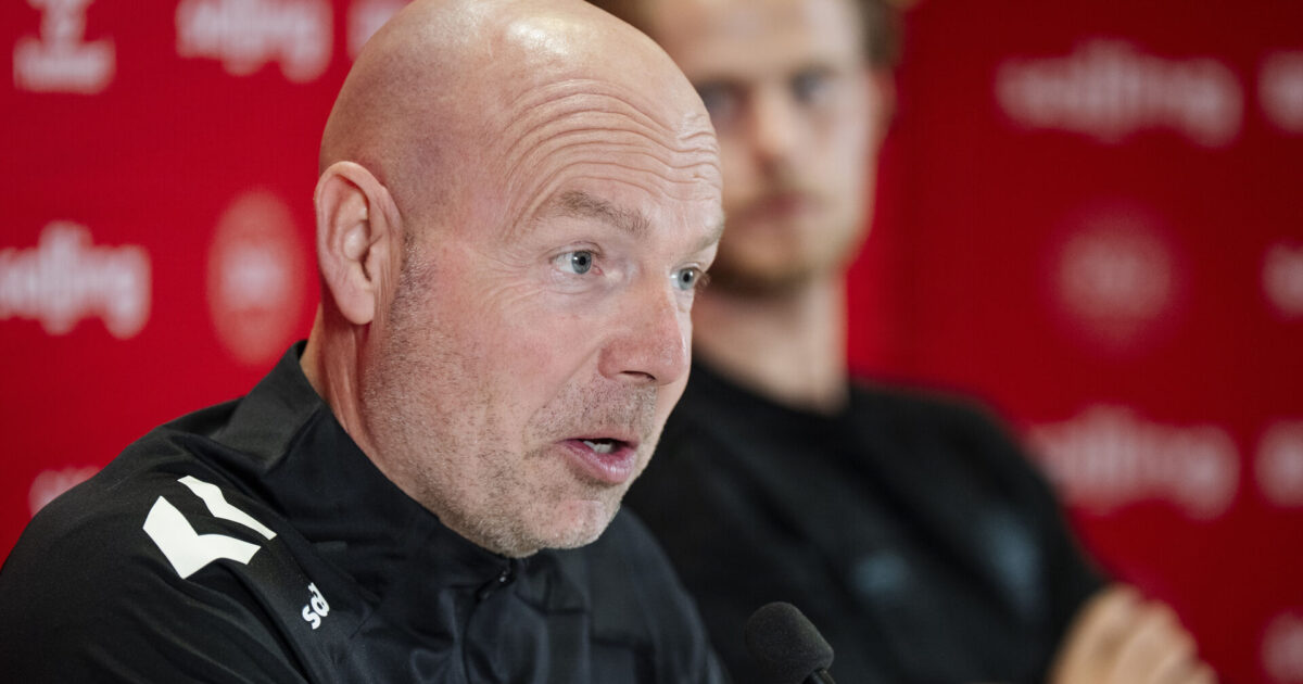 Kryptisk Riemer: Holder kortene tæt ind til kroppen Foto: Sebastian Elias Uth/Ritzau Scanpix