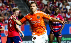 Erik Sviatchenko har netop scoret for Houston Dynamo