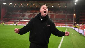 Mike Tullberg jubler efter sejr mod Nottingham Forest