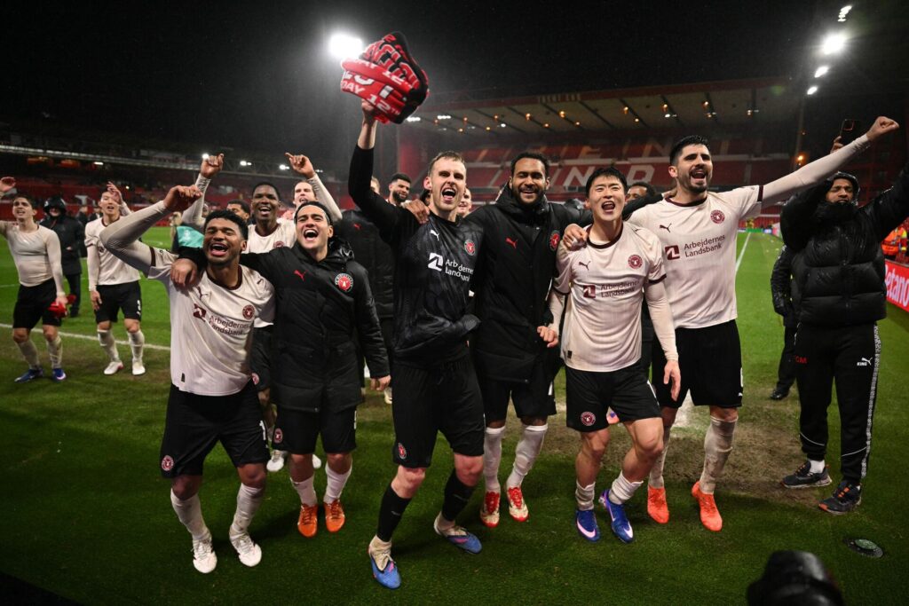 FC Midtjyllands spillere jubler efter sejren over Nottingham Forest.