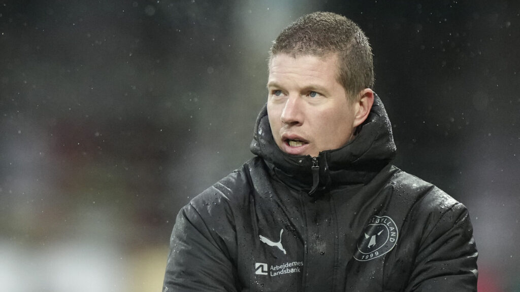 Mike Tullberg med krydsede arme