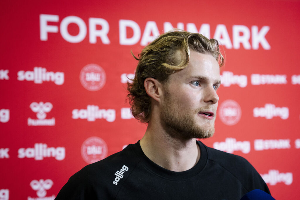 Morten Hjulmand afgiver interview.