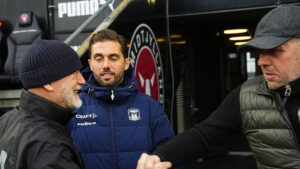 Jakob Poulsen hilser på en gammel kending