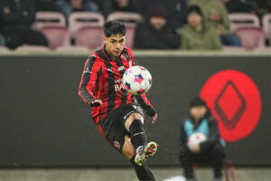 Dario Osorio sparker til bolden