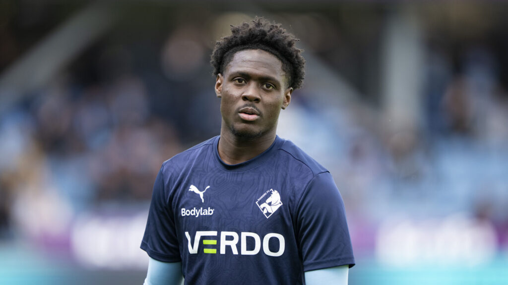 Musa Touré varmer op for Randers FC