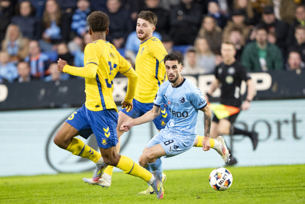 Noah Shamoun i aktion for Randers mod Brøndby.