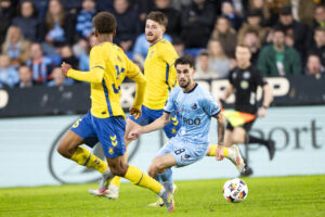 Noah Shamoun i aktion for Randers mod Brøndby.