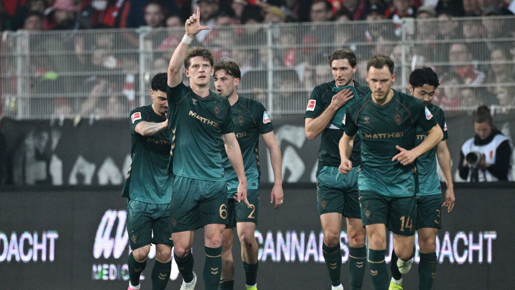 Jens Stage jubler efter en scoring mod Union Berlin