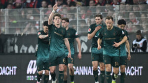 Jens Stage jubler efter en scoring mod Union Berlin