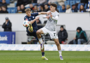 Joakim Mæhle i aktion for Wolfsburg