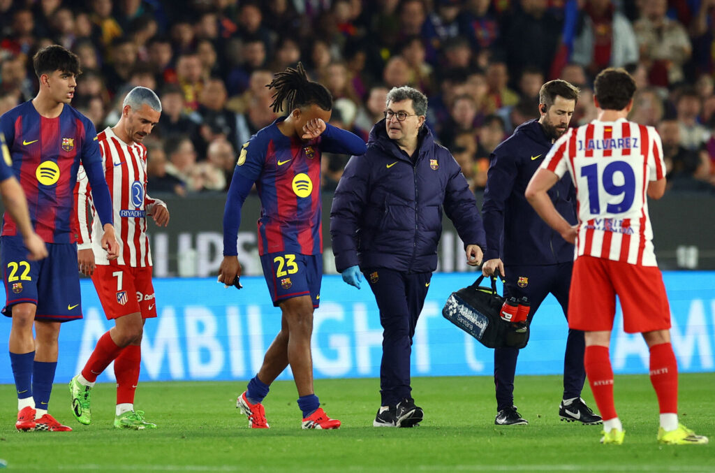 Jules Koundé går fra banen.