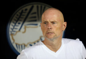 Ståle Solbakken i en hvid t-shirt