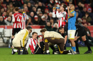 Mikkel Damsgaard får behandling.