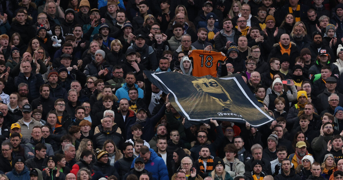 Anmeldt for klam hyldest af dødsfald Foto: Phil Noble EDITORIAL USE ONLY.NO USE WITH UNAUTHORIZED AUDIO, VIDEO, DATA, FIXTURE LISTS, CLUB/REUTERS