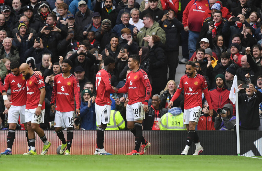 Casemiro fejrer et mål.