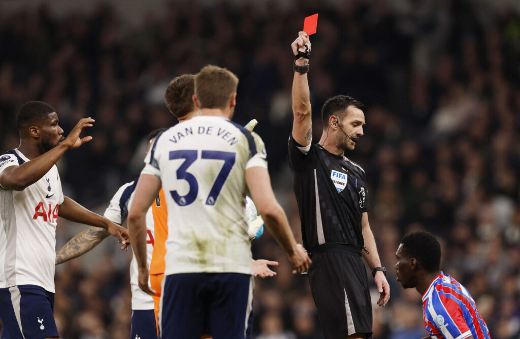 Micky Van de Ven rødt kort