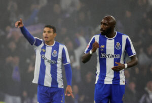 Thiago Silva og Seko Fofana i aktion