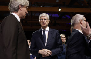 Arsene Wenger til kongres.