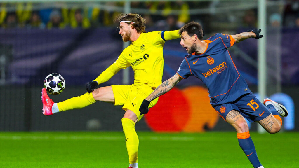 Kasper Høgh tager bolden ned mod Inter