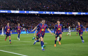 Barcelona-spillere jubler efter scoring mod Newcastle