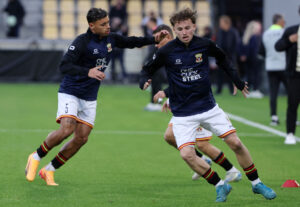 Jakob Breum varmer op.