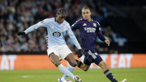 Noah Nartey jagter bolden mod Celta Vigo