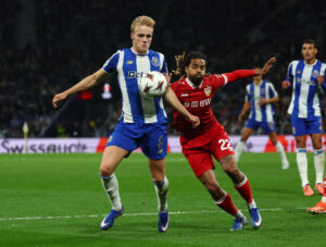 Victor Froholdt i kamp for Porto.