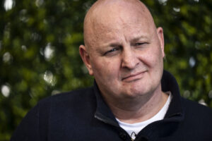 Peter Christiansen sidder og smiler til en FCK-mediedag