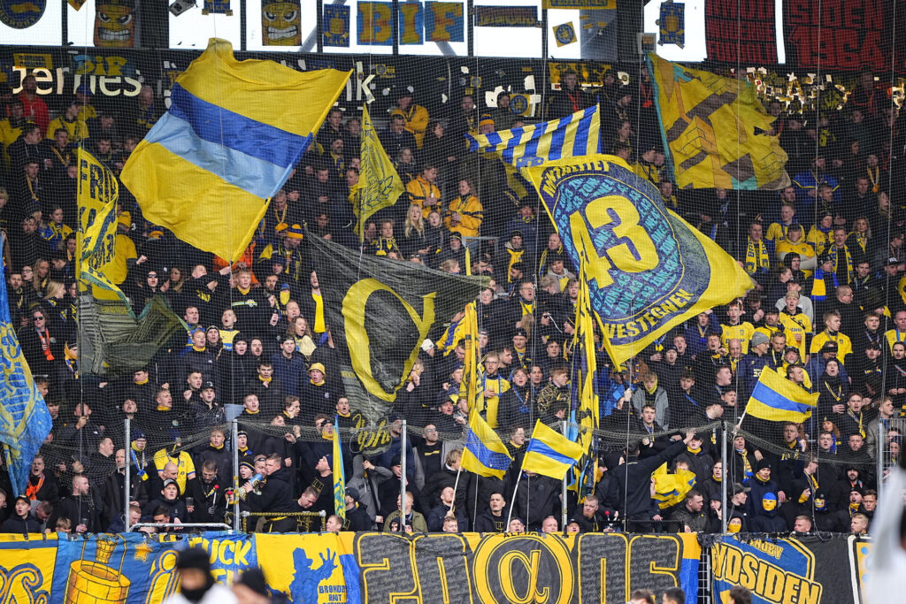 Et billede af en masse Brøndby-fans på MCH Arena