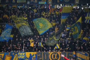 Brøndby-fansene flager