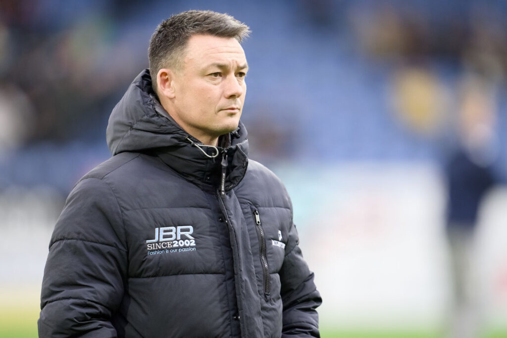 Thomas Nørgaard stirrer ud i luften