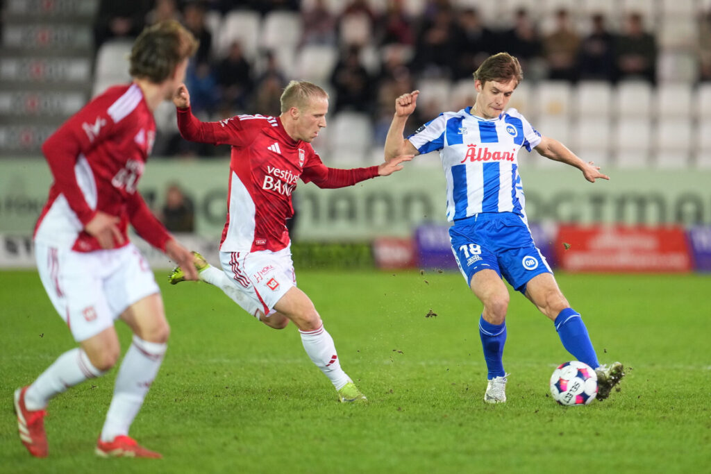 Max Ejdum i kamp for OB.