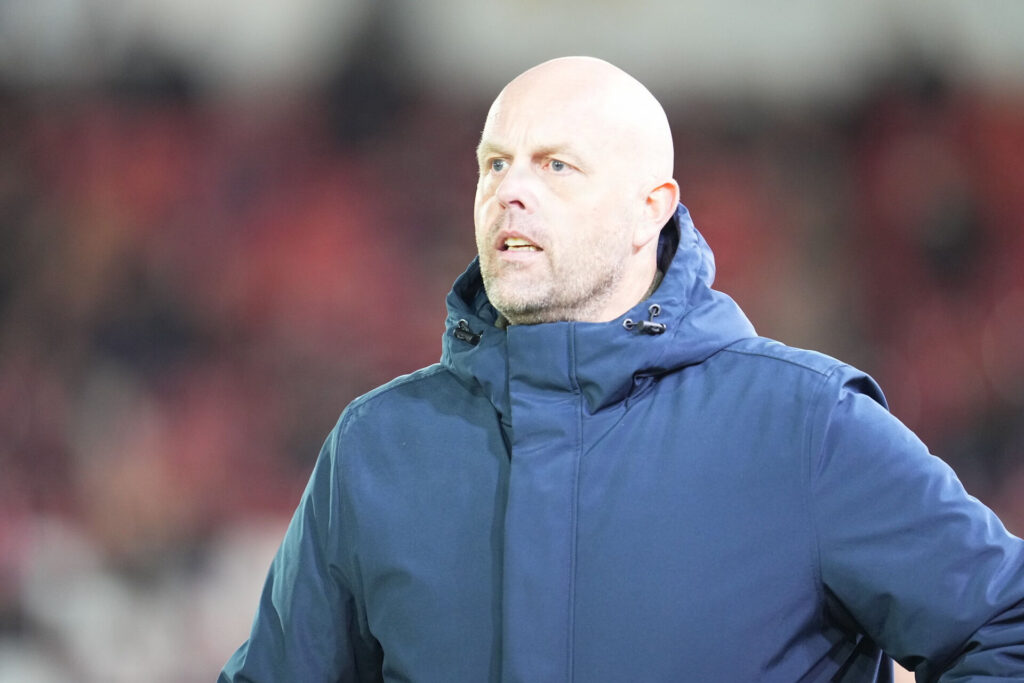 Claus Nørgaard på sidelinjen for Vejle Boldklub.