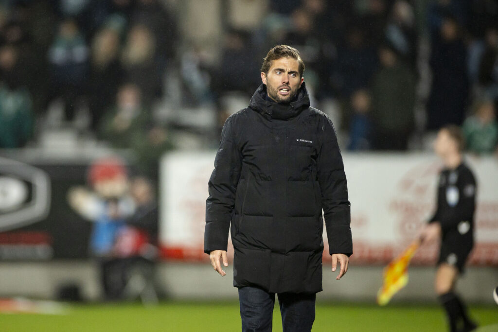 AGFs cheftræner Jakob Poulsen ærgrer sig