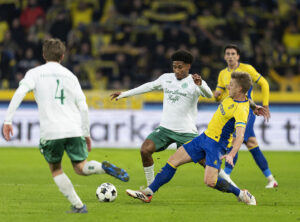 Sami Jalal i aktion mod Daniel Wass.