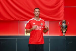 Alessandro Circati i en Benfica-trøje.